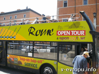 Рим с высоты второго этажа экскурсионного автобуса