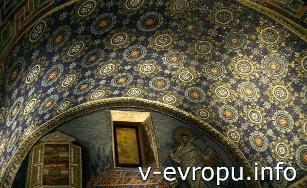 Мозаика в церкви Равенны (Италия)