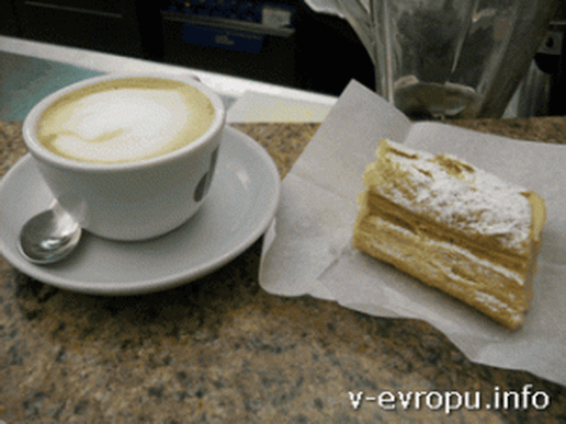 Капуччино и пирожное - настоящий завтрак в Риме