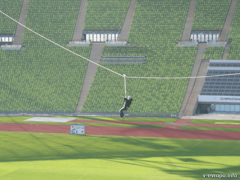 Полет на канате над Олимпийским стадионом в Мюнхене