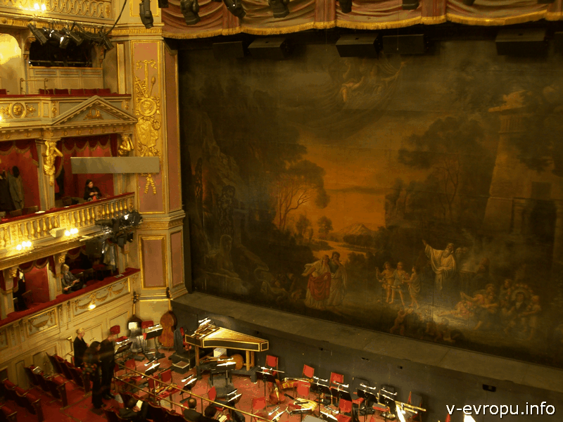 На сцене Театра Вены идут лучшие оперы австрийских композиторов