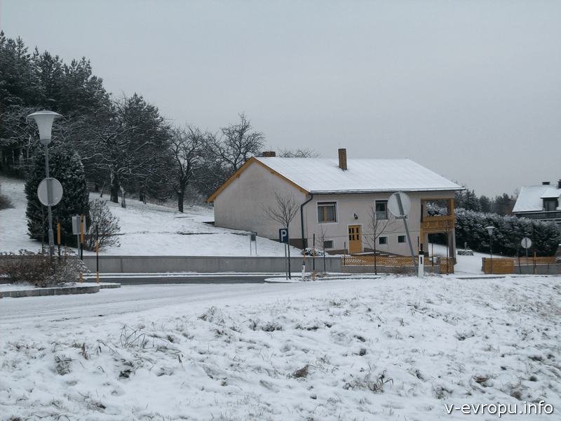 В Австрию зимой стекаются туристы за снегом, лыжными видами спорта и свежим воздухом