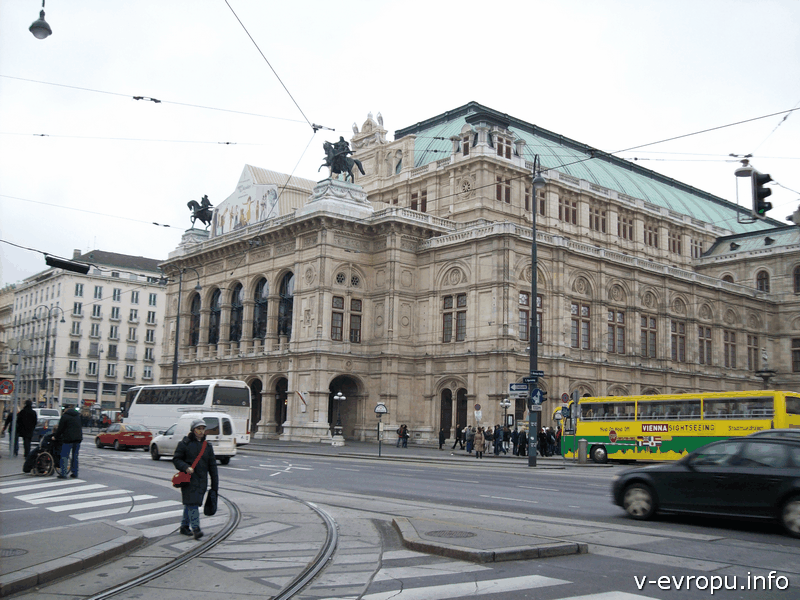 Венская Опера - место в Вене, где должен побывать каждый уважающий себя турист