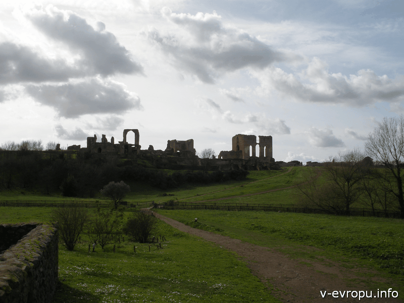 Живописный ландшафт и древние развалины - Рим