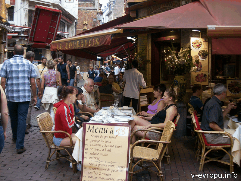 Ресторанная улица в центре Брюсселя Ру де Буше
