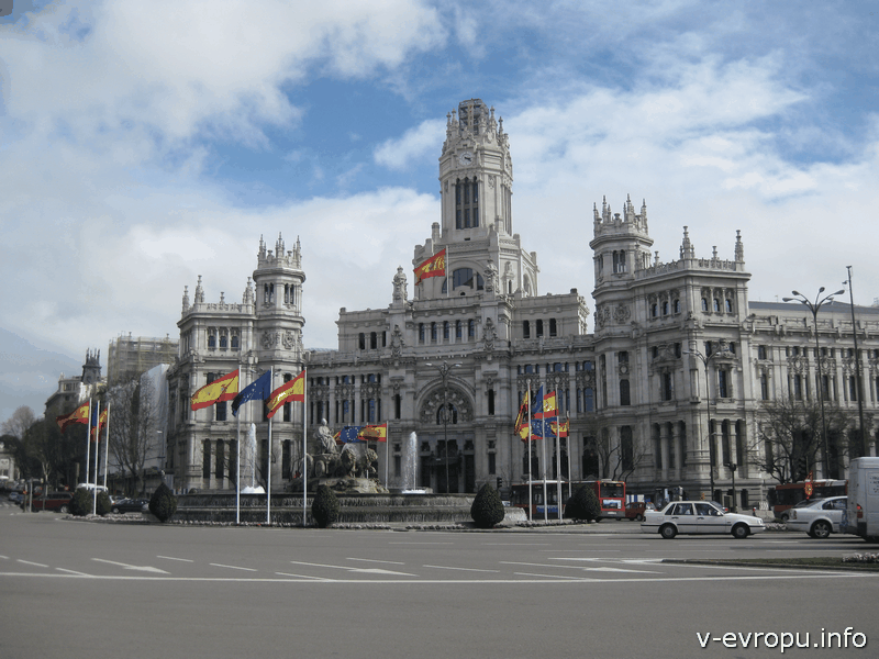 Площадь Сибелис в Мадриде