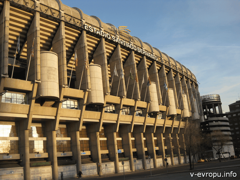 Стадион Сантьяго Бернабеу в Мадриде