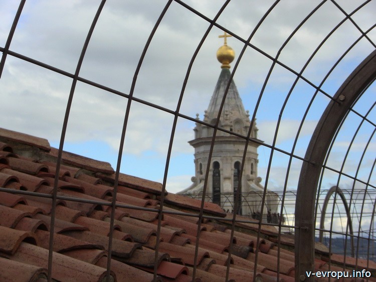 Обзорная площадка на Башне Джотто во Флоренции. Вид на фонарь купола Брунеллески на Санта дель Фиори