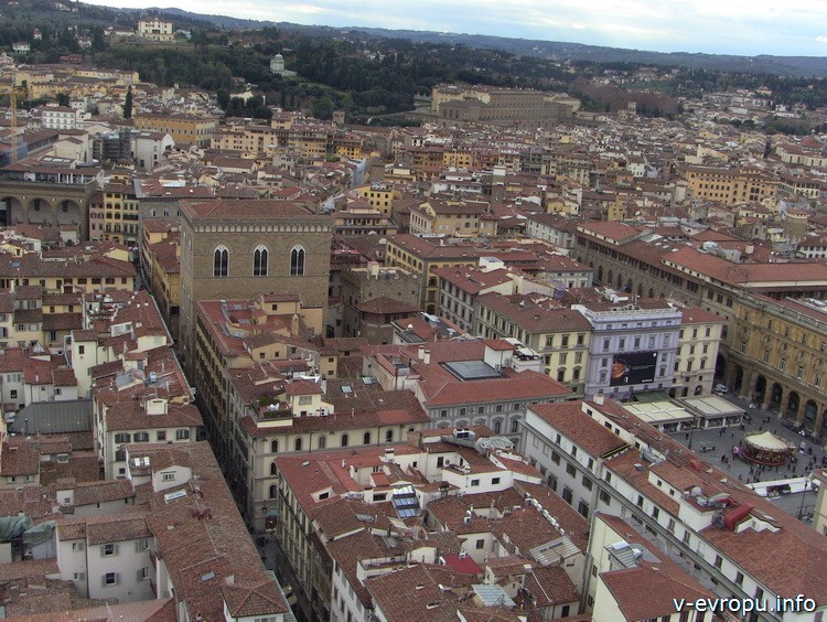 Флоренция. Панорамный вид на Орсанмикеле - церковь и музей (трехэтажное палаццо)
