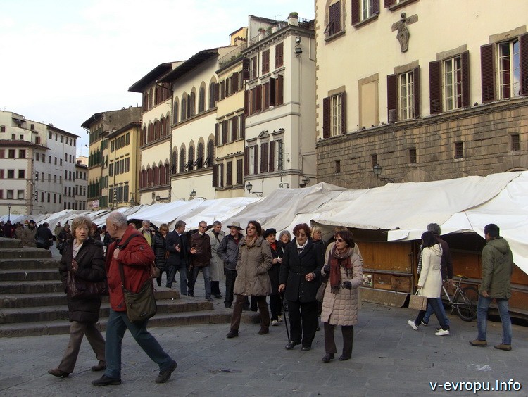 Торговые ряды на piazza San Lorenzo