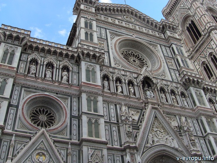 Флоренция. Левая часть фасада Кафедрального собора Дуомо Фирензе