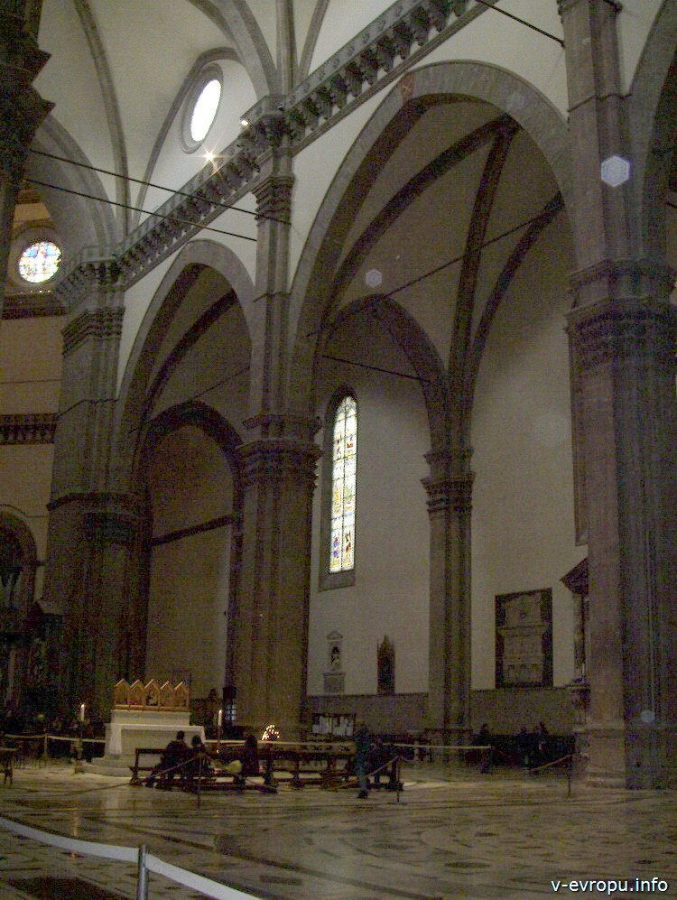 Центральный и правый боковой нефы базилики Санта Мария дель Фиоре. Флоренция