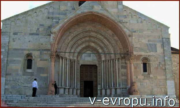 Анкона. Портал Кафедрального собора