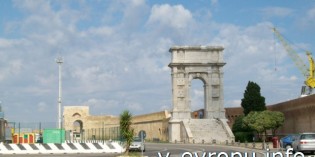 Фото Триумфальной Арки Траяна в Анконе