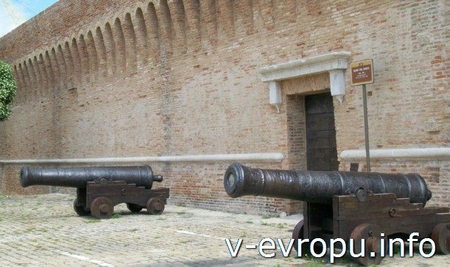 История Анконы. Пушки у Мура дель Порто, построенной в 14 веке