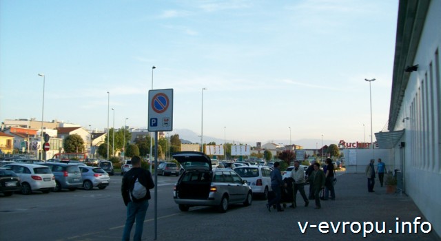 Аэропорт Пескары Абруццо - радом супермаркет Ашан
