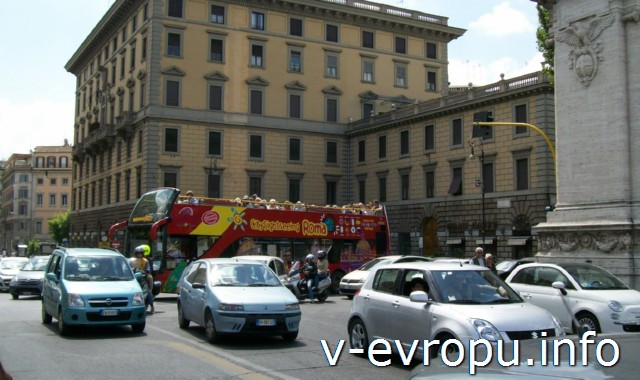 Транспорт Рима. Фото. Экскурсионный автобус