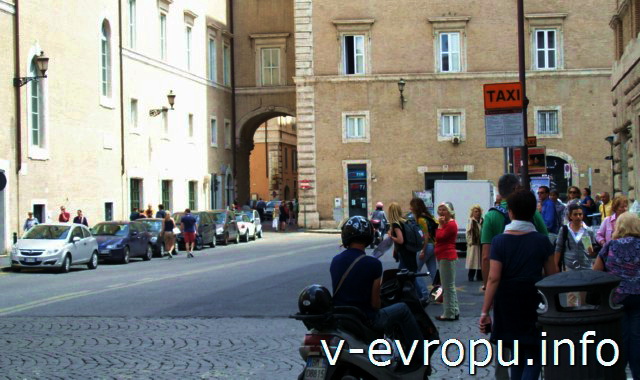 Такси в Риме. Фото. Остановка такси в центре города