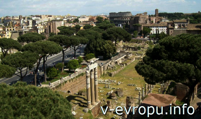 Обзорный вид на Рим с террасы Квадриг на пьяцца Венеция
