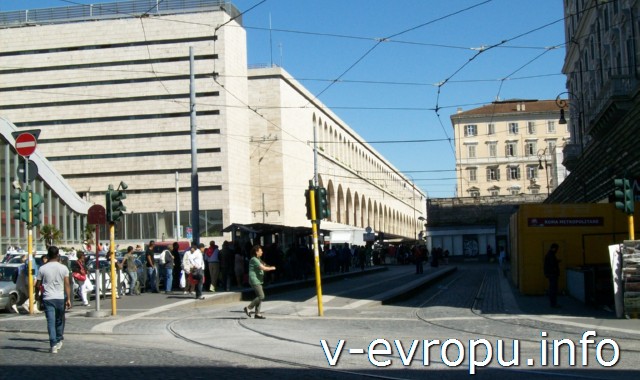 Рим. Жд вокзал Термини. Фото. Трамвайные линии проходят рядом с вокзалом