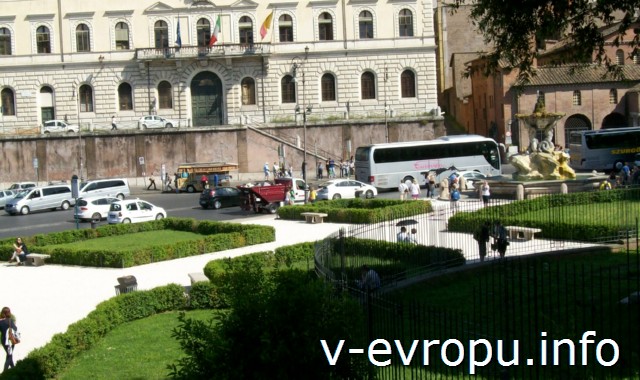 Рим для туристов: самые популярные районы города. Фото. Небольшой парк на пьяцца Венеция