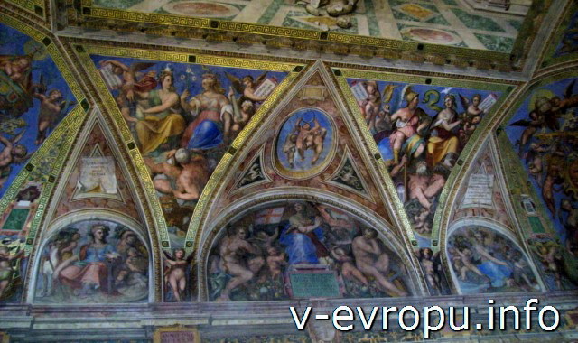 Станцы Рафаэля в Музее Ватикана. Роспись потолка в Зале Константина