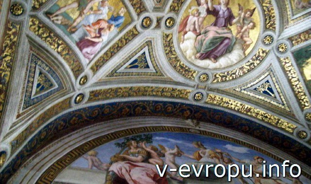 Станцы Рафаэля в Музее Ватикана. Потолок и фрагмент фрески "Кардинальских добродетелей" в Станца делла Сеньятура