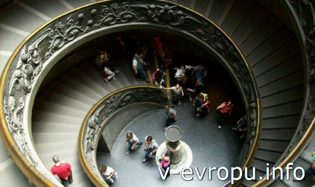 Винтовая лестница в Музее Ватикана