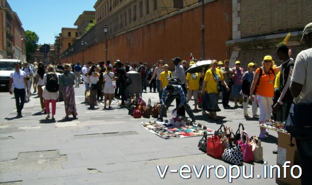 Рим для туристов: самые популярные районы города - район дешевого шоппинга  у Ватикана