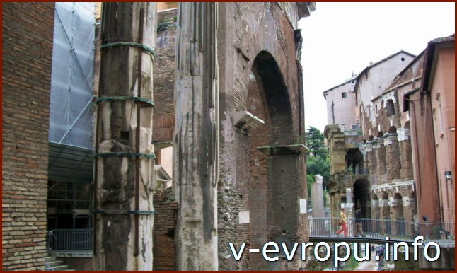 Рим для туристов: самые популярные районы города. Фото. Портик Октавии