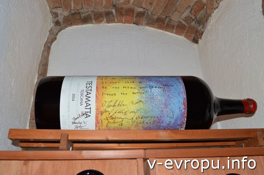 Бутылка вина с подписью Вексельберга