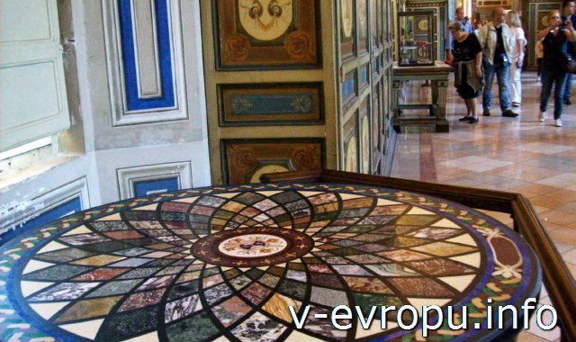 Мозаичный стол в ватиканском музее
