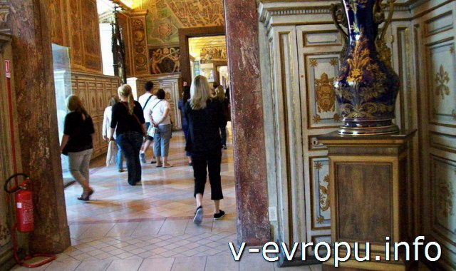 Посетители в Музеях Ватикана