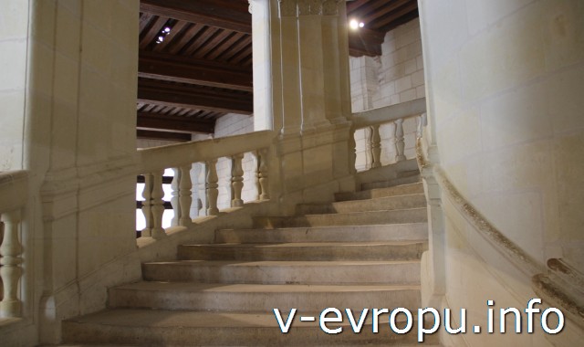 Знаменитая лестница Леонардо в замке Шамбор