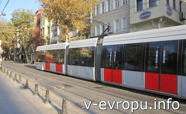 А вот и сам стамбульский трамвай