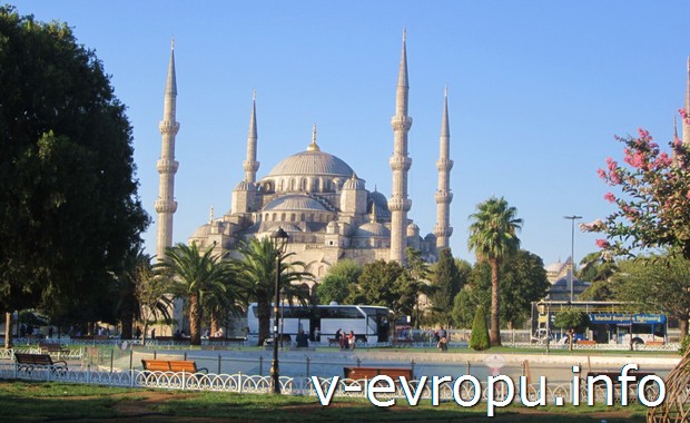 А это и есть знаменитая Голубая мечеть в Стамбуле