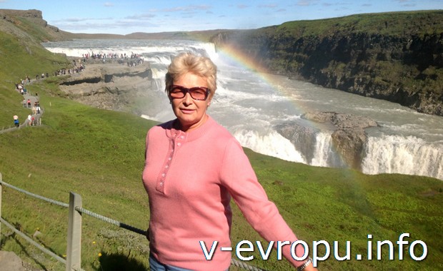 Автор отчета Ирина Ц. у водопада в Исландии