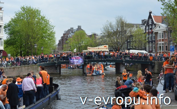 Празднование Дня Короля в Амстердаме