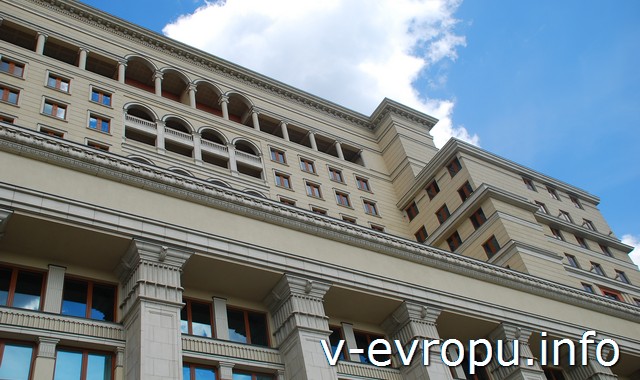 Часть фасада гостиницы "Москва" на Манежной площади