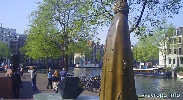 Амстердамские каналы весной