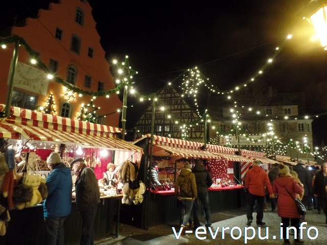 Рождественский рынок в городе Нёрдлинген, Бавария